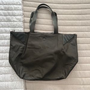 Lululemon shoulder bag